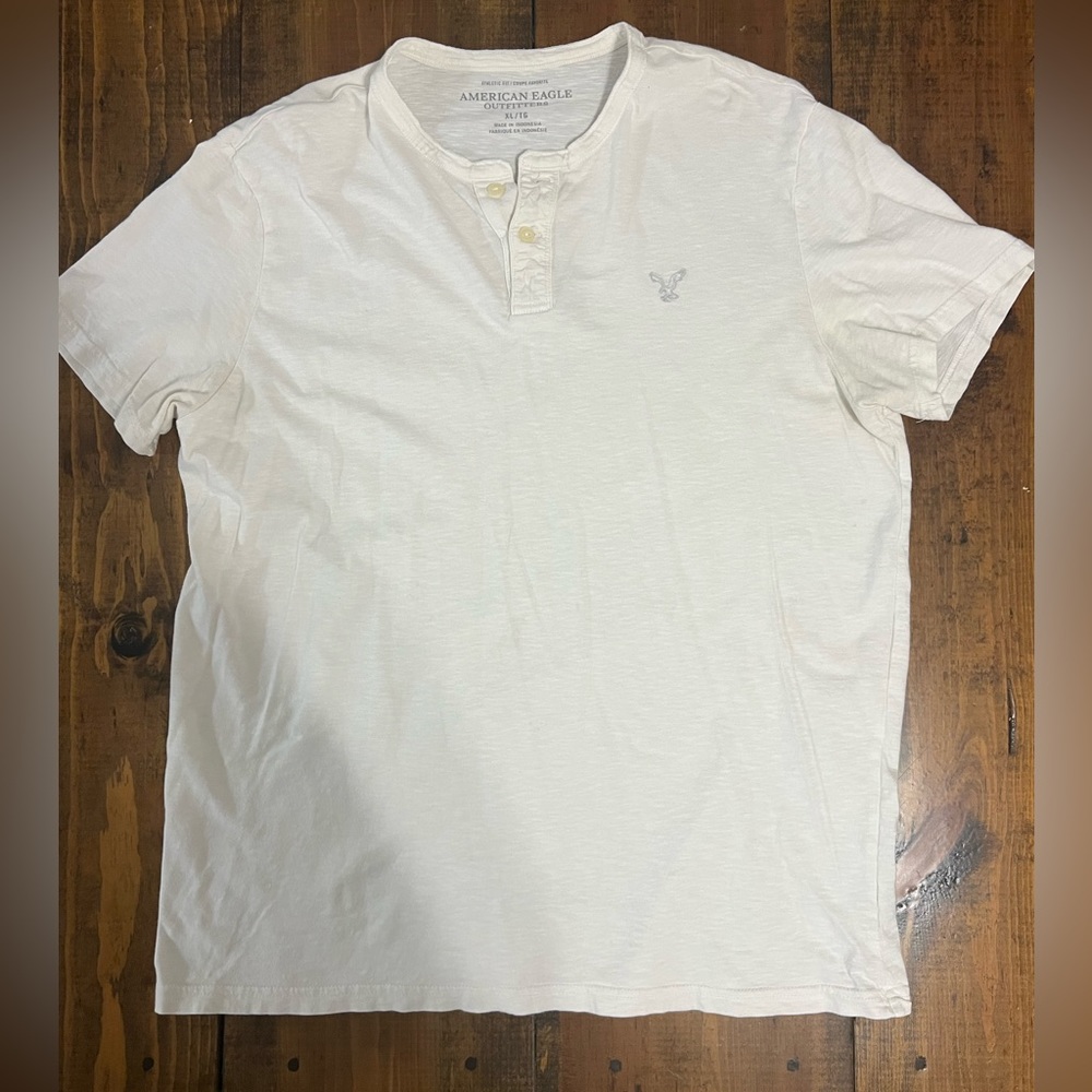 Men’s AEO tee